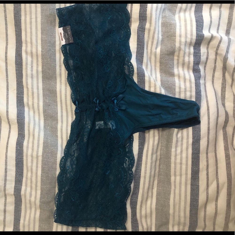 Cacique NWT Lace Wide Side Thong Panty